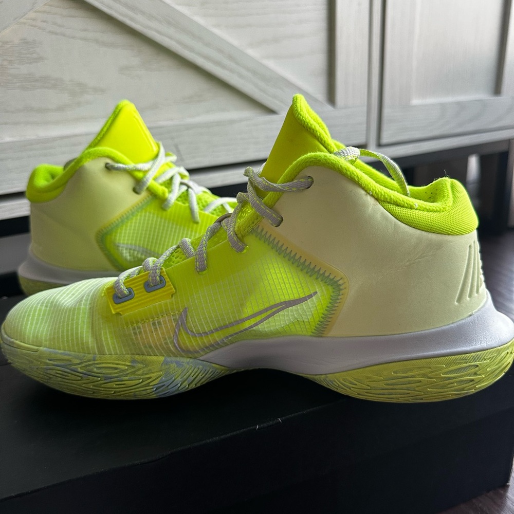 Nike Kyrie Flytrap 4 - image 7